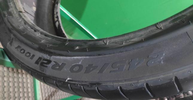 Pirelli P Zero PZ4 245/40 R21 100Y