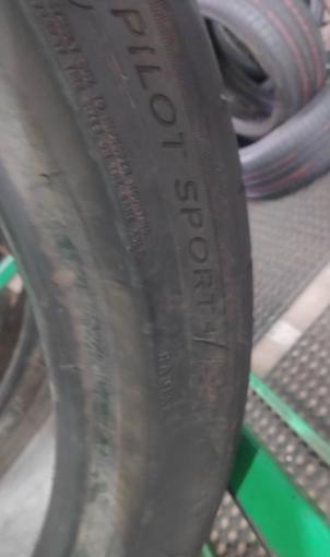 Michelin Pilot Sport 4 225/45 R19 96W