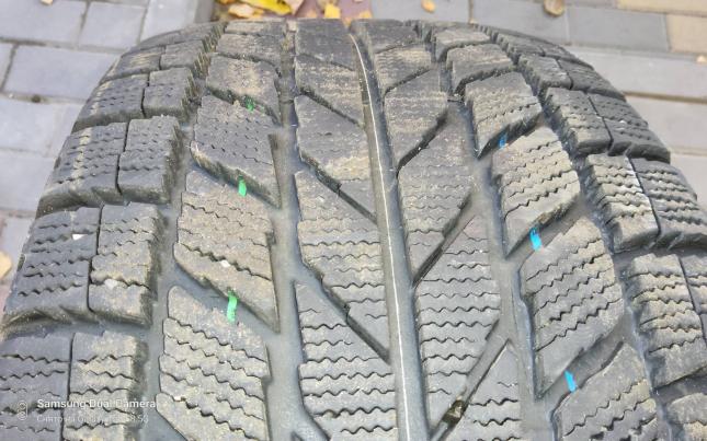 Резина 235 /45 R17 комплект зимние липучка