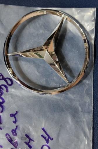 Эмблема крышки багажника Mercedes W204 оригинал купить