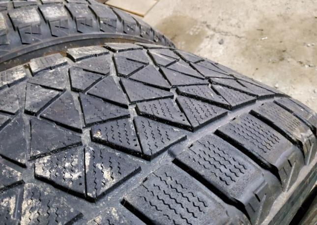 Bridgestone Blizzak DM-V2 275/50 R20