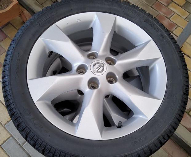Резина 235 /45 R17 комплект зимние липучка