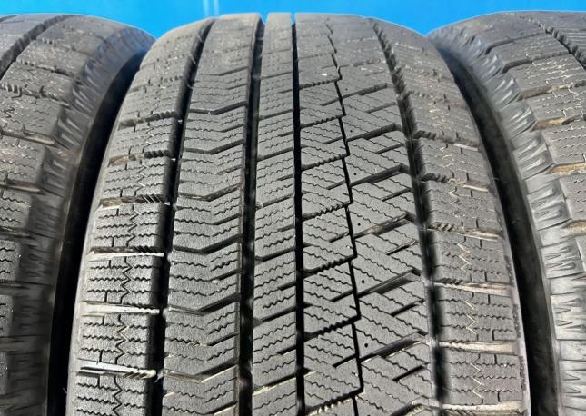 Bridgestone Blizzak VRX2 225/50 R17 95Q