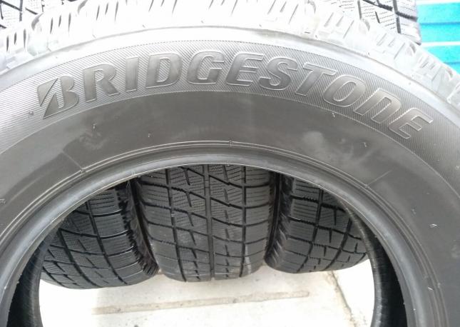 Bridgestone Ice Partner 215/65 R16 98R