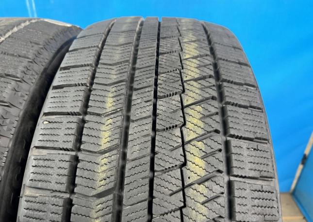 Bridgestone Blizzak VRX2 245/45 R19 98R