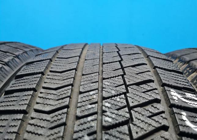 Bridgestone Blizzak VRX2 235/50 R18 97Q