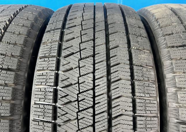 Bridgestone Blizzak VRX2 225/50 R17 95R