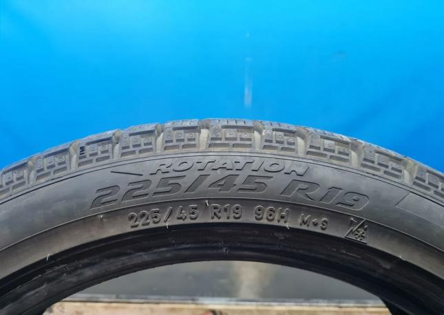 Pirelli Ice Zero FR 225/45 R19 96V