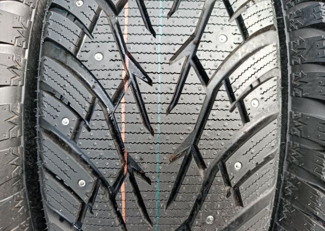 Royal Black Royal Stud 215/60 R16 99H