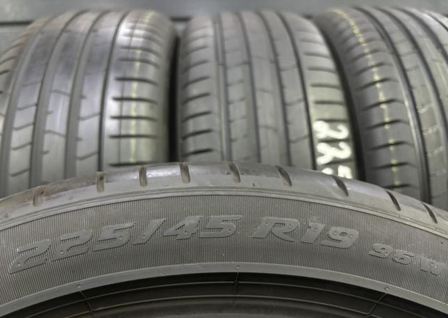 Pirelli P Zero PZ4 225/45 R19 96W