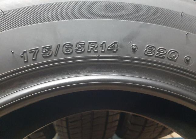 Bridgestone Blizzak VRX2 175/65 R14 82R