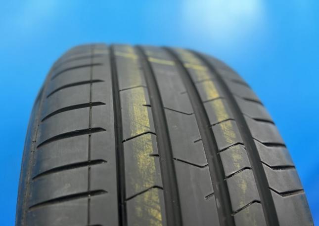 Pirelli P Zero PZ4 275/35 R19 100Y