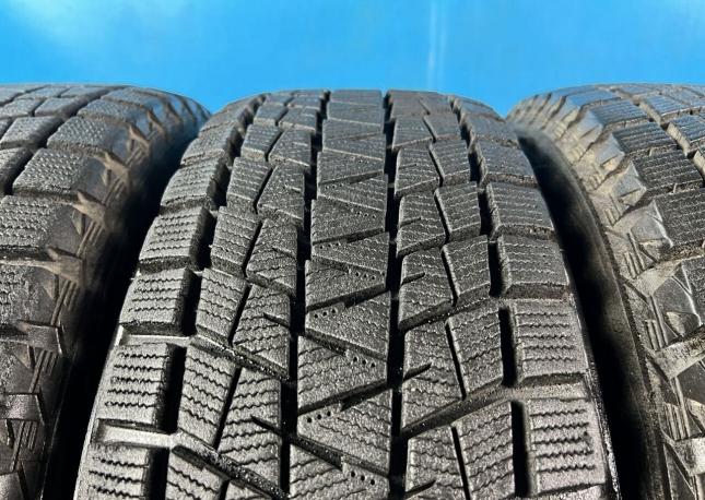 Bridgestone Blizzak DM-V1 215/65 R16 98Q