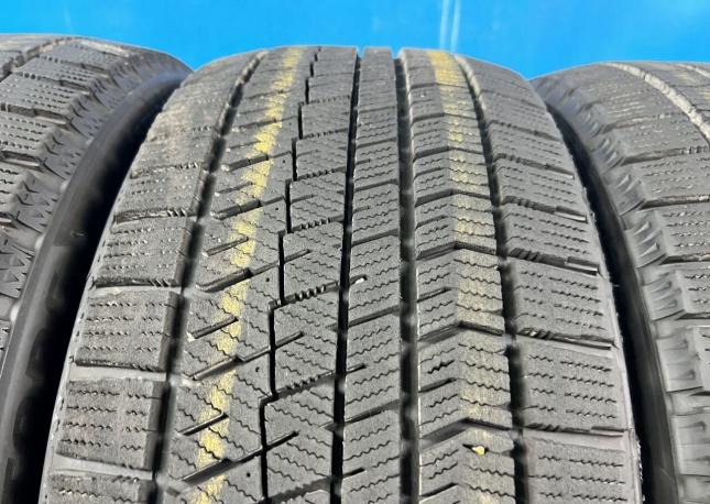 Bridgestone Blizzak VRX2 245/45 R19 98R