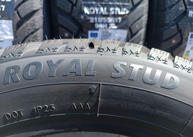 Royal Black Royal Stud 215/55 R17 97V