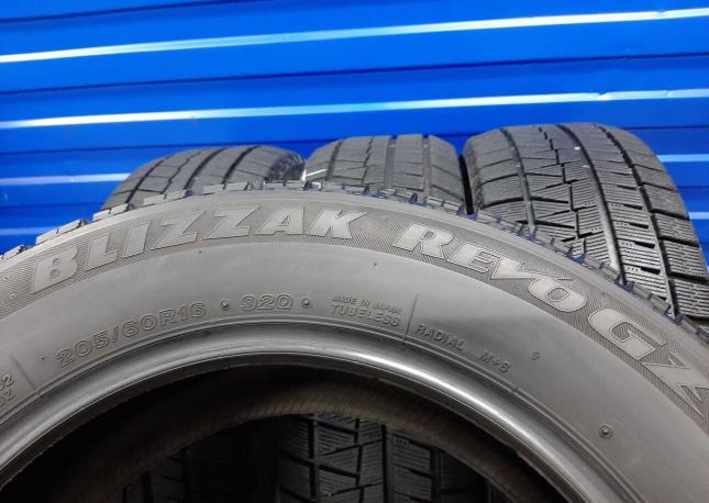 Bridgestone Blizzak Revo GZ 205/60 R16 96Q