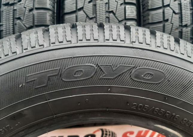 Toyo Observe Garit GIZ 205/65 R16 95R