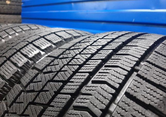 Bridgestone Blizzak VRX2 225/50 R17 96S