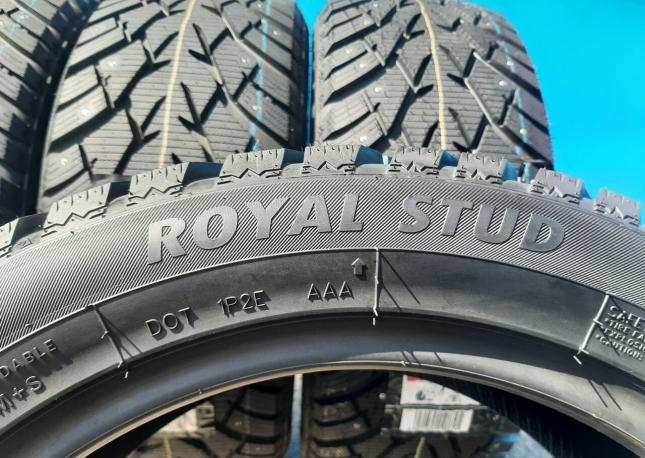 Royal Black Royal Stud 225/50 R17 98V