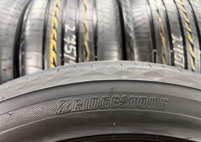 Bridgestone Regno GR-XII 245/45 R19 и 275/40 R19 102Y