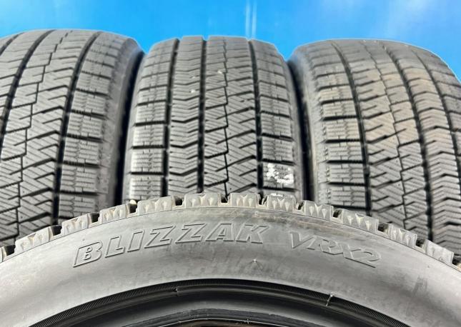 Bridgestone Blizzak VRX2 215/45 R17 87R