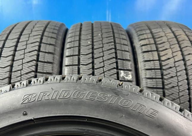 Bridgestone Blizzak VRX2 215/45 R17 87Q