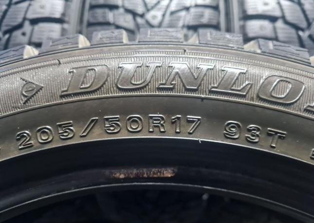 Dunlop SP Winter Ice 02 205/50 R16 93T