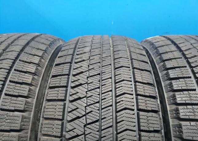 Bridgestone Blizzak VRX2 225/50 R17 95R