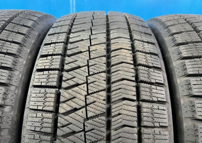 Bridgestone Blizzak VRX2 215/45 R17 87Q