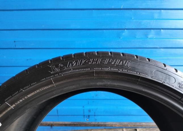 Michelin Pilot Super Sport 285/30 R19 98Y