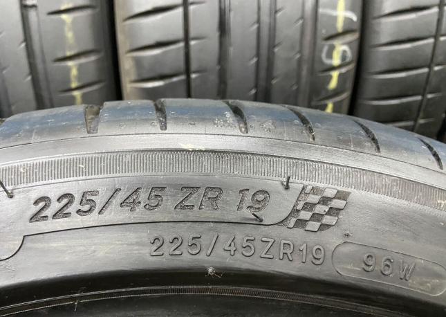 Michelin Pilot Sport 4 225/45 R19 95W