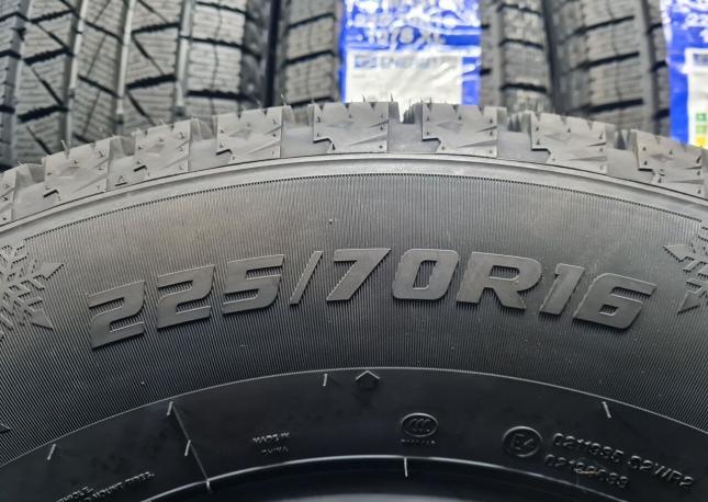 Compasal Ice Master 225/70 R16 107S