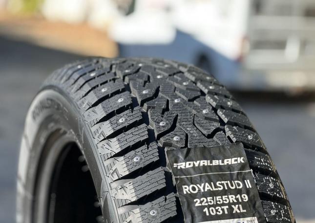 Royal Black Royal Stud II 225/55 R19 101T