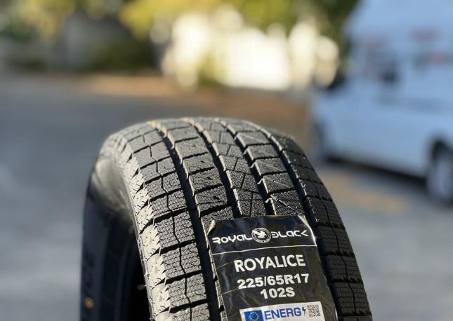 Royal Black Royal Ice 225/65 R17 102S