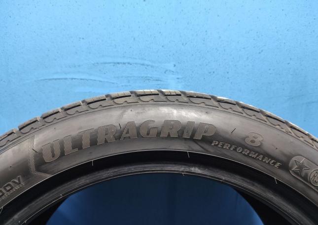 Goodyear UltraGrip 8 245/45 R18 100W