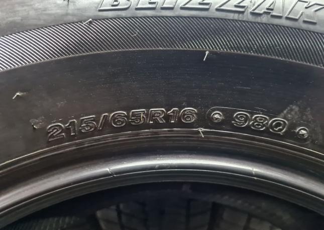 Bridgestone Blizzak VRX 215/65 R16 98Q