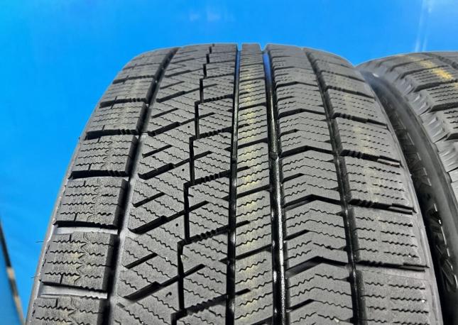 Bridgestone Blizzak VRX2 245/40 R20 95R