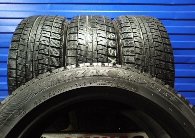 Bridgestone Blizzak Revo GZ 225/50 R17 94Q