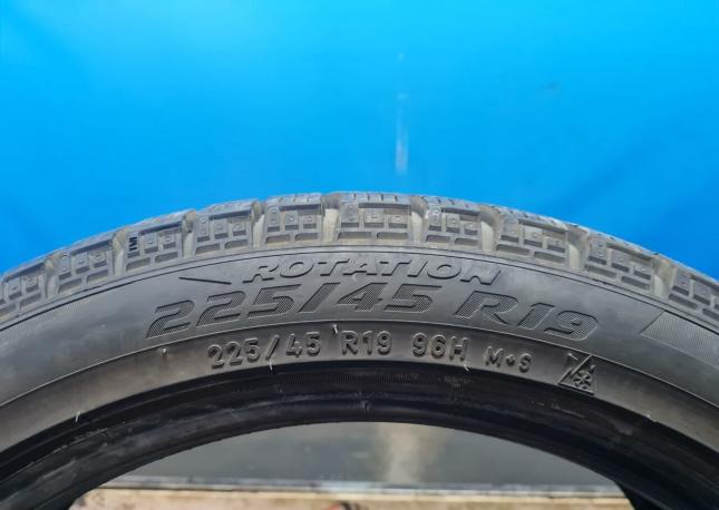 Pirelli Ice Zero FR 225/45 R19 96H