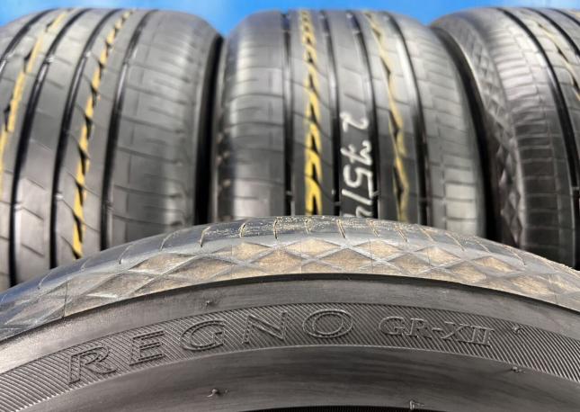Bridgestone Regno GR-XII 245/45 R19 и 275/40 R19 102Y