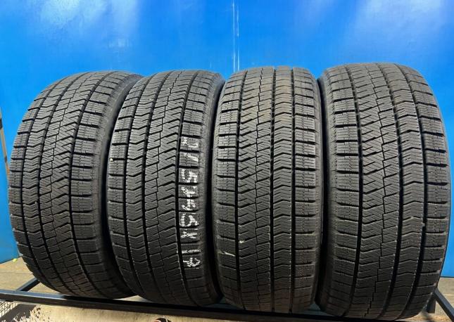 Bridgestone Blizzak VRX2 215/45 R17 87R