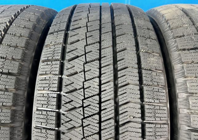 Bridgestone Blizzak VRX2 225/50 R17 95Q