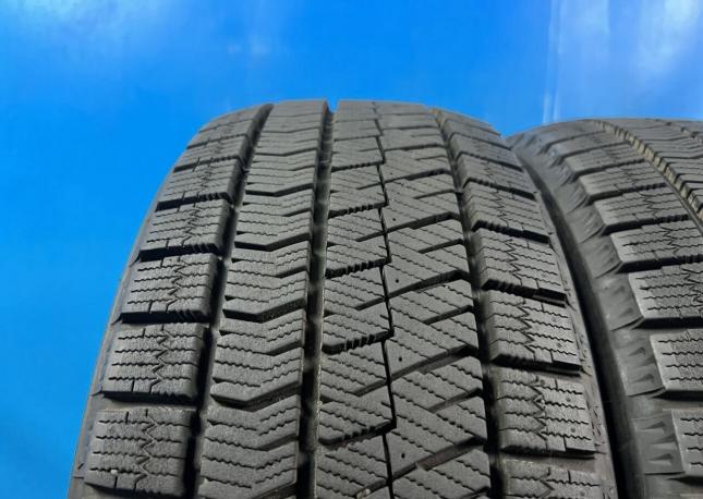 Bridgestone Blizzak VRX2 215/45 R17 87Q