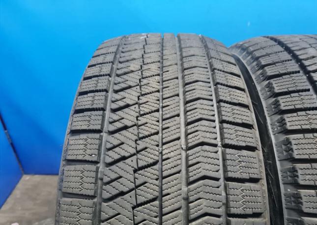 Bridgestone Blizzak VRX2 225/50 R17 95Q