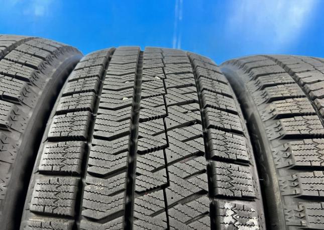 Bridgestone Blizzak VRX2 215/45 R17 87R