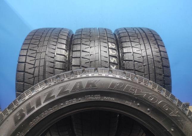 Bridgestone Blizzak Revo GZ 225/55 R17 99Q