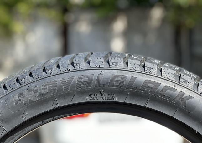 Royal Black Royal Stud II 255/45 R20 105H