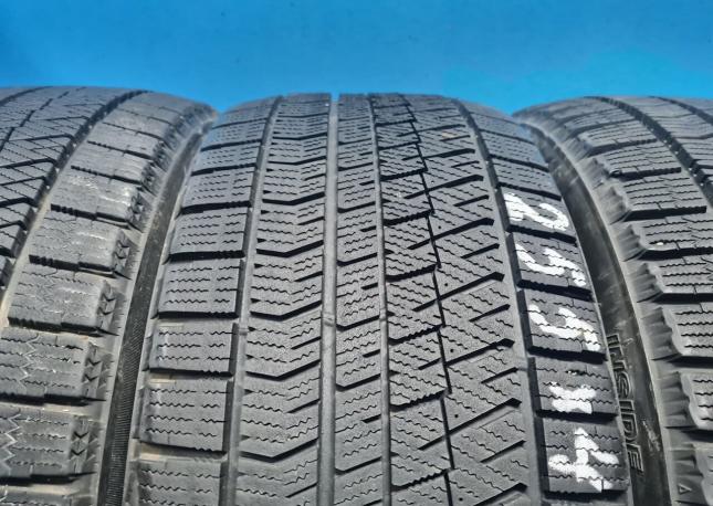 Bridgestone Blizzak Ice 225/45 R19 и 255/40 R19 96S