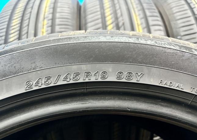 Yokohama Advan dB V552 245/45 R19 98Y