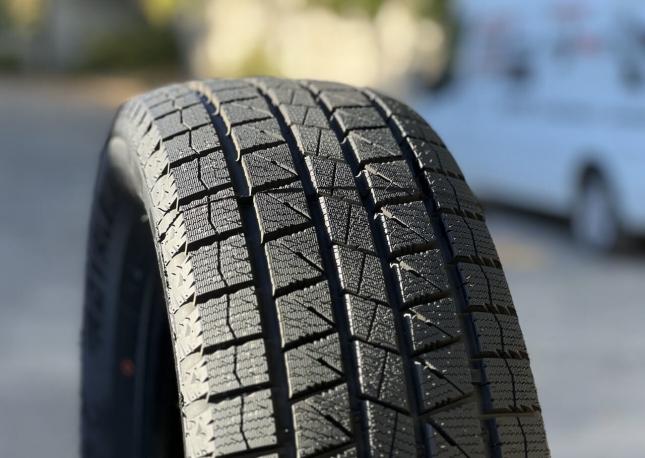 Royal Black Royal Ice 225/65 R17 102S